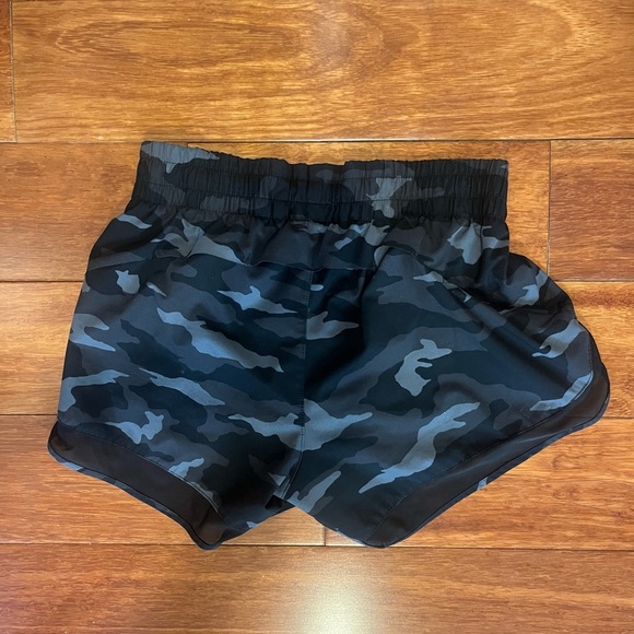 ATHLETA PRINTED MESH RACER RUN SHORT 4” - Picture 5 of 5